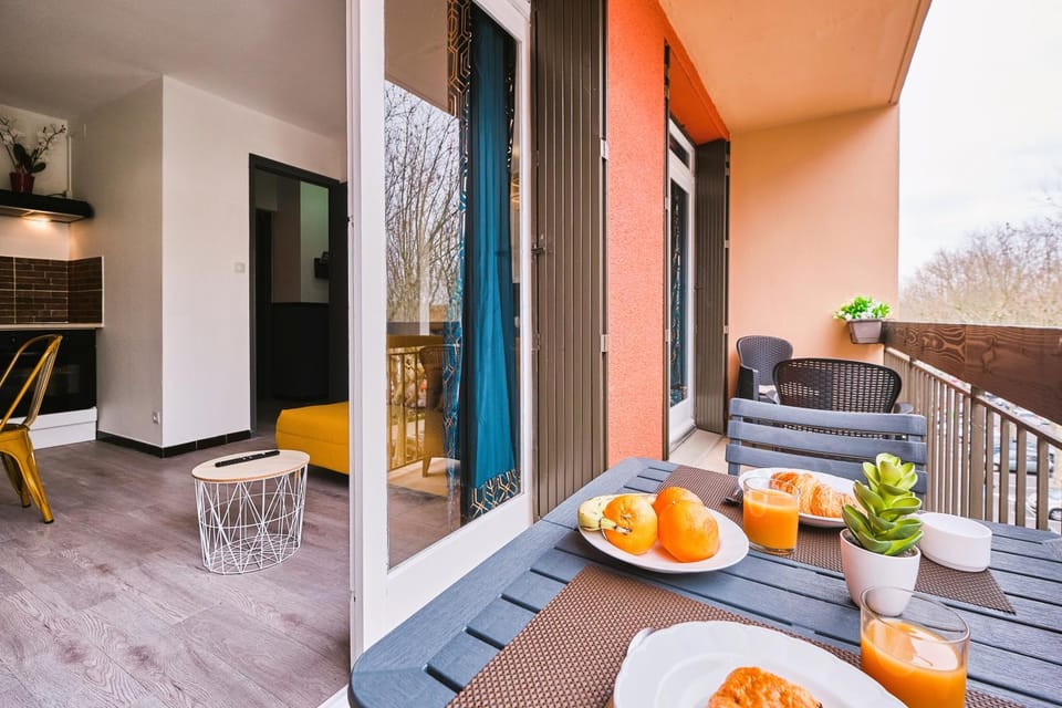 Patio, Patio, Nearby landmark, Spring, Balcony/Terrace, Balcony/Terrace, Kitchen or kitchenette, Food and drinks, Photo of the whole room, Business facilities, Bedroom, Food, City view, City view, Breakfast, Continental breakfast, Buffet breakfast, Bath, Parking, locker, locker, stove, stove, kitchen, kitchen
