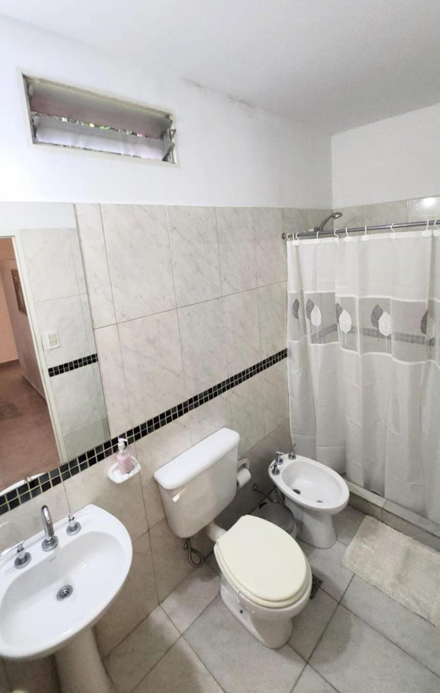Shower, Toilet, Bathroom, bidet, towels