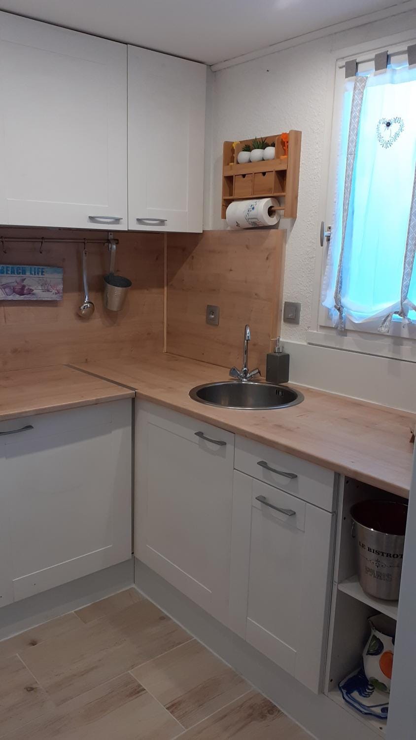 Kitchen or kitchenette, Communal kitchen