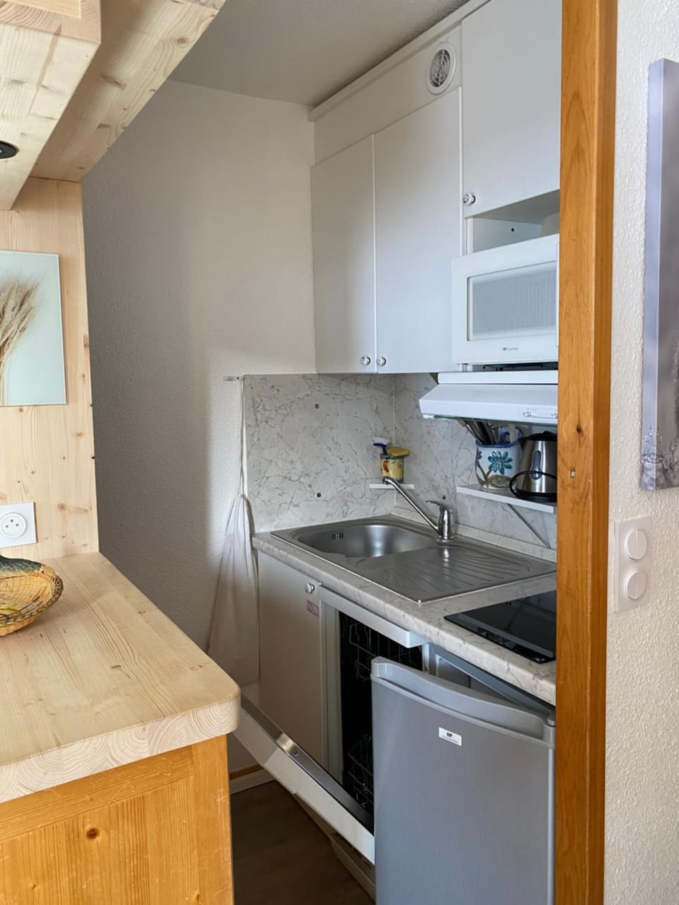 Kitchen or kitchenette