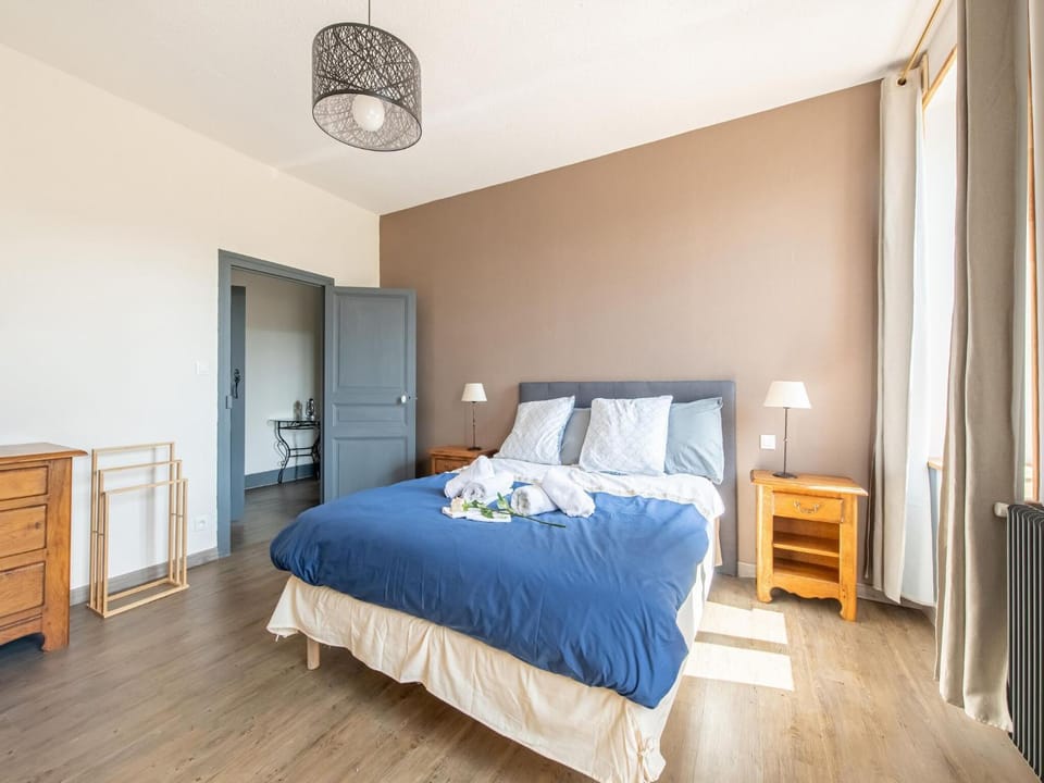 Bed, Photo of the whole room, Bedroom, towels, wardrobe