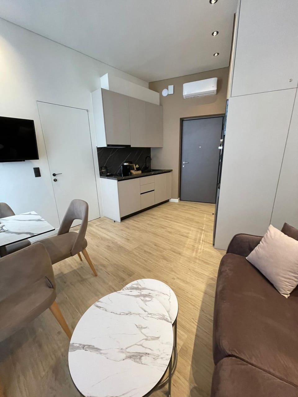 Kitchen or kitchenette, Living room