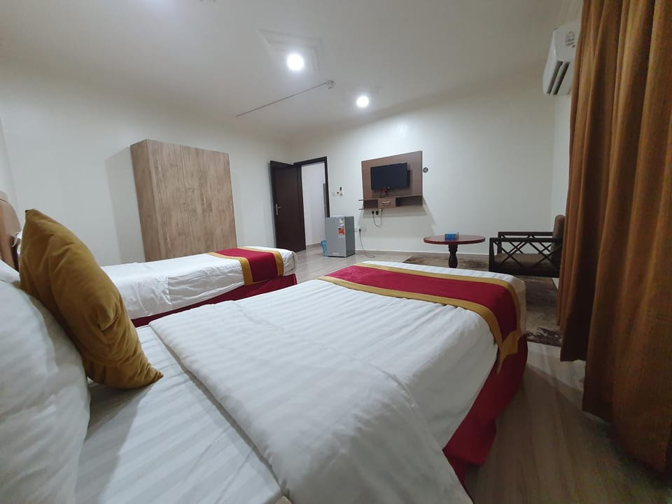 Bed, TV and multimedia, Bedroom