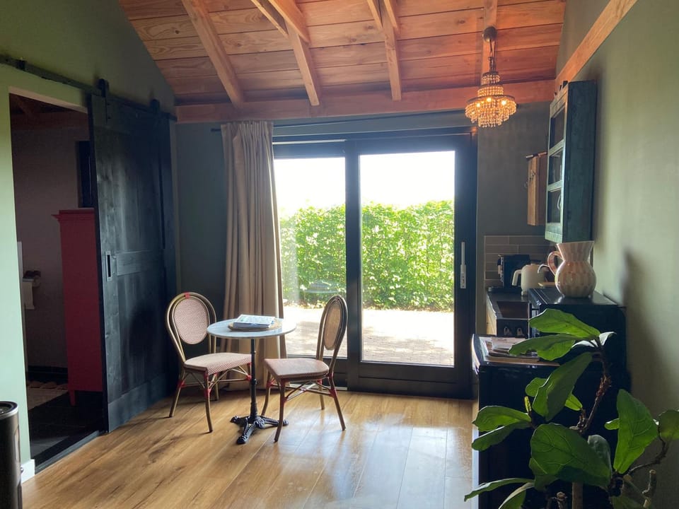 Kitchen or kitchenette, Seating area, Garden view