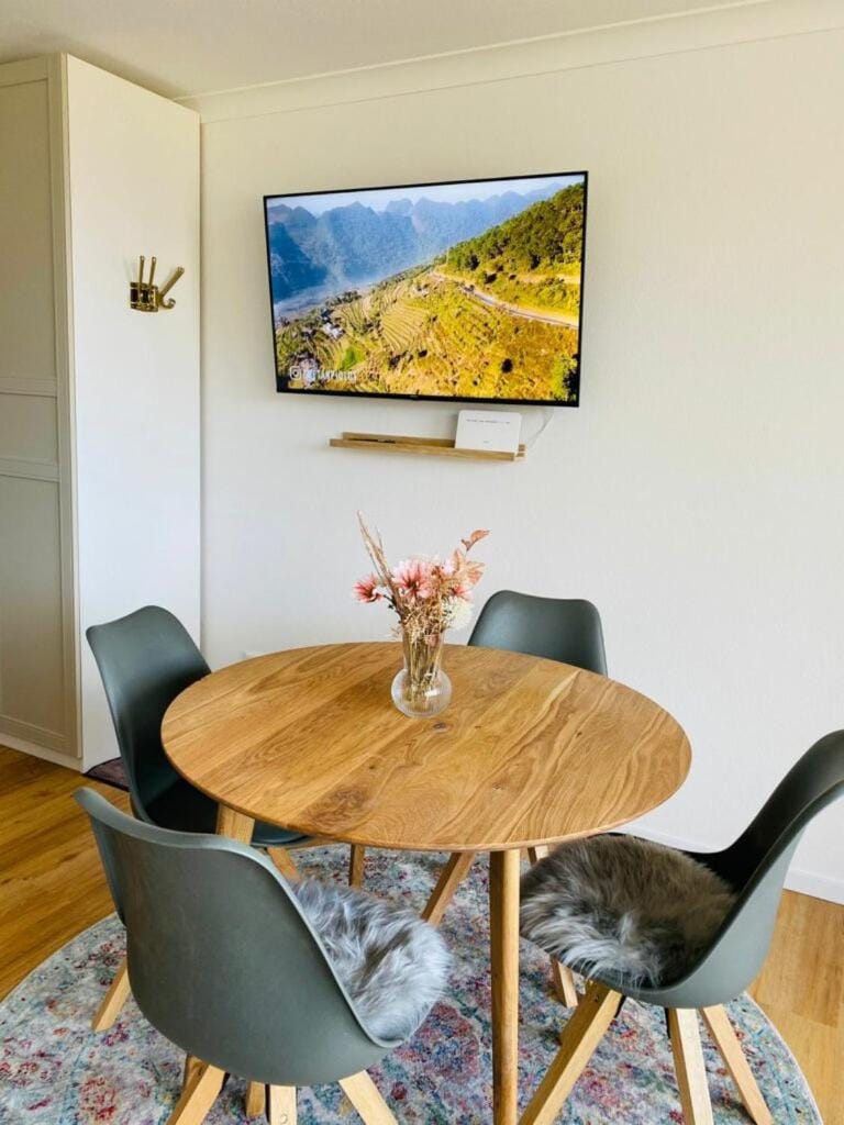 TV and multimedia, Living room, Dining area