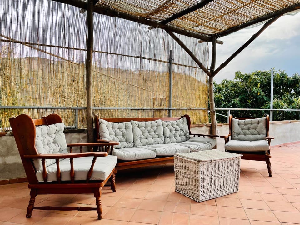 Property building, Patio, Balcony/Terrace, Living room