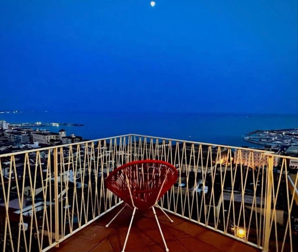 Night, Bird's eye view, hair dresser