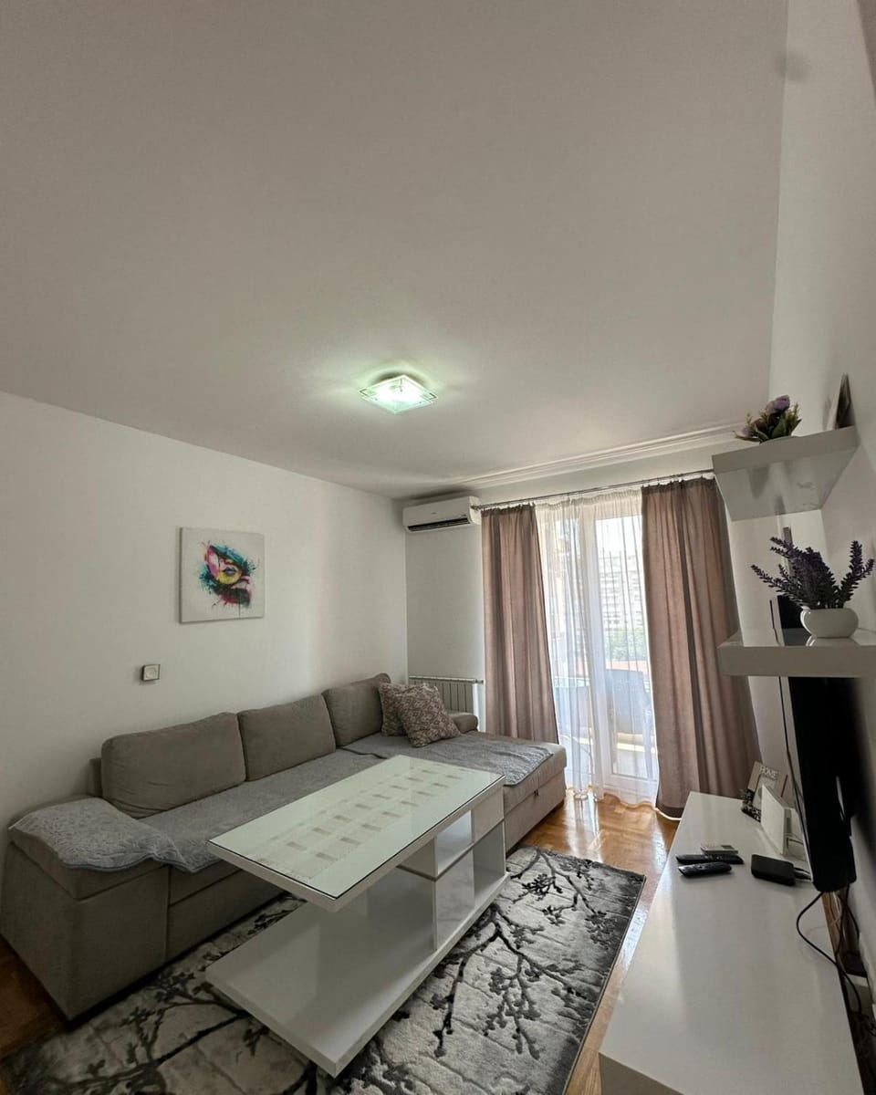 Bed, TV and multimedia, Living room, Seating area