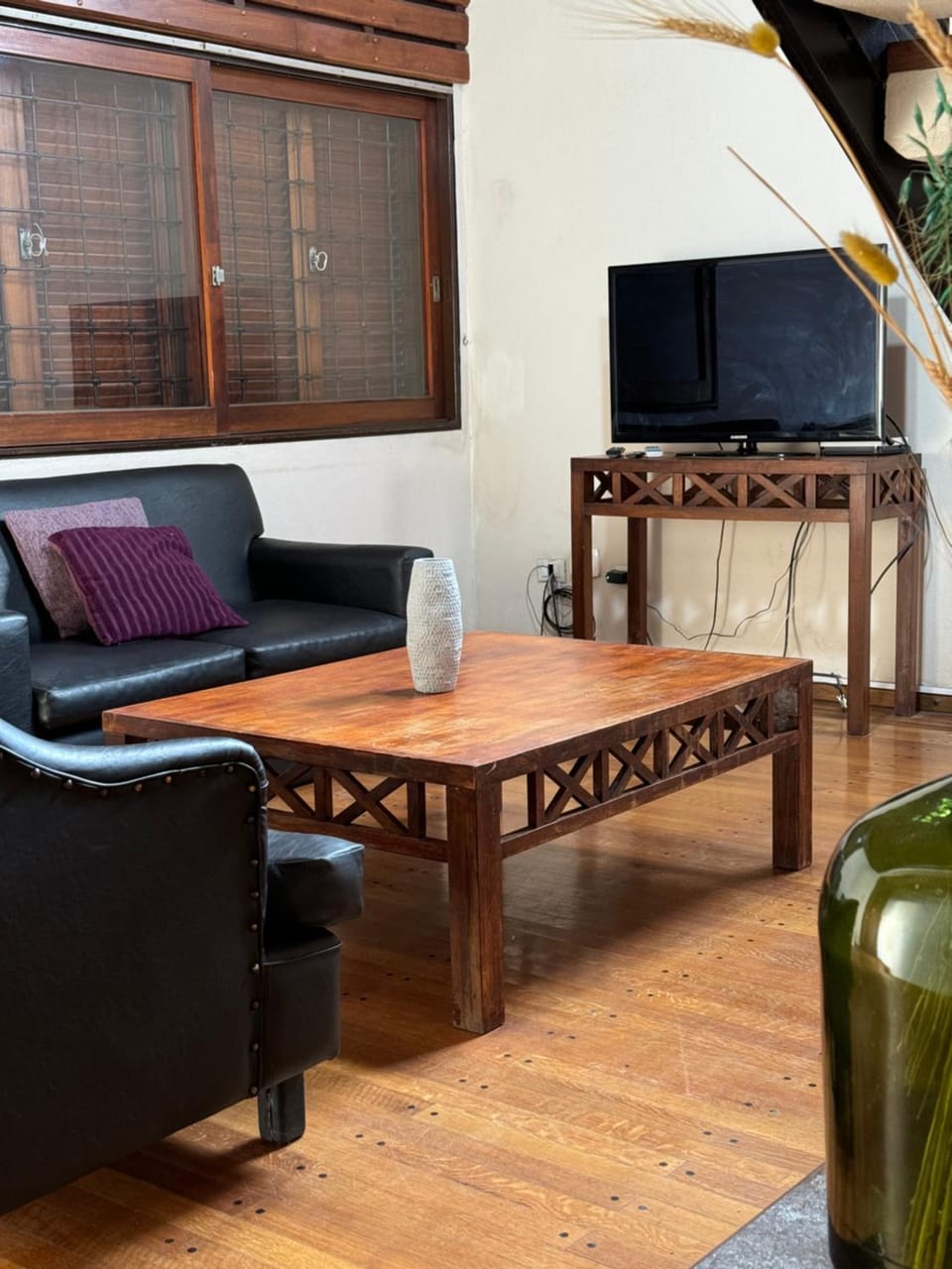 TV and multimedia, Seating area, Dining area