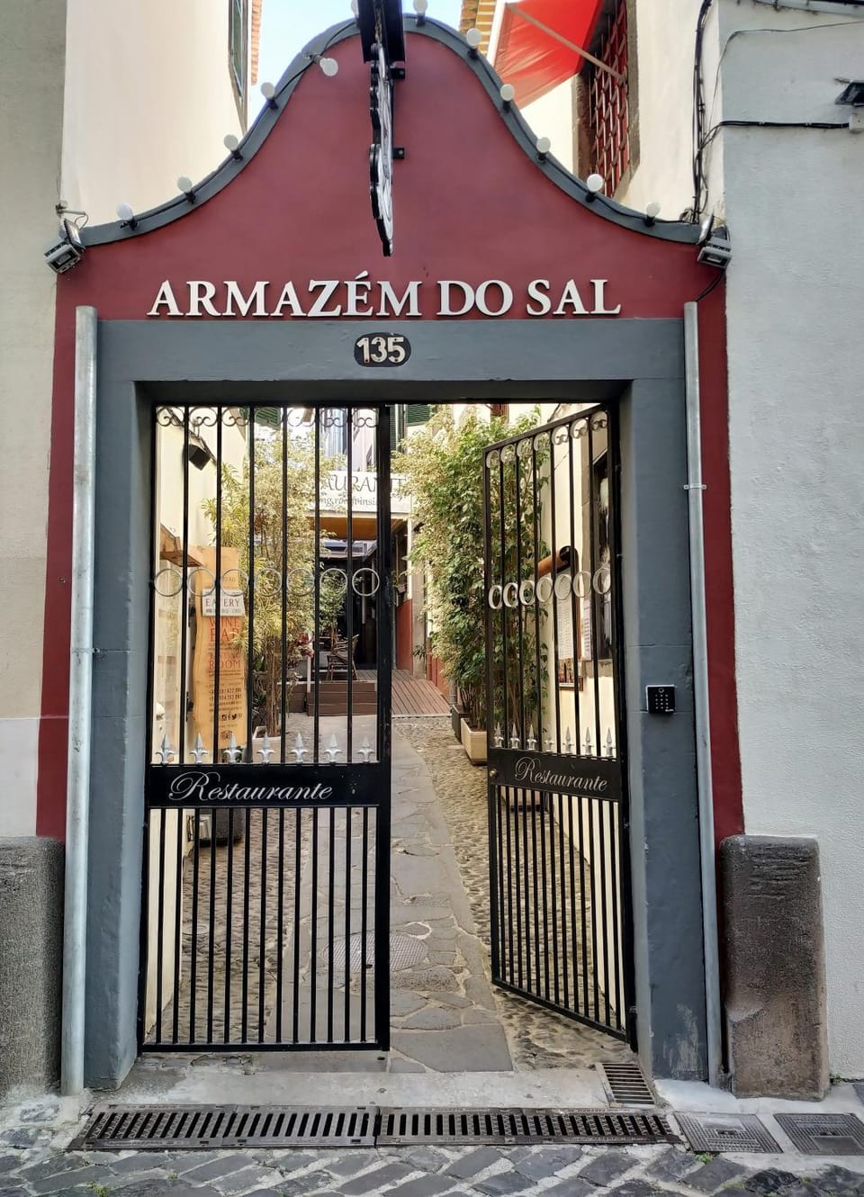 Facade/entrance