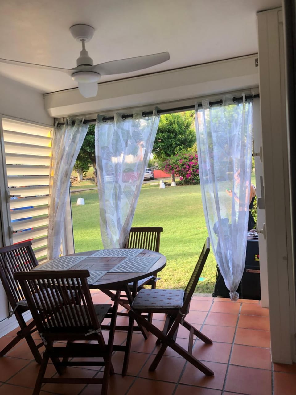 Seating area, Dining area, Garden view