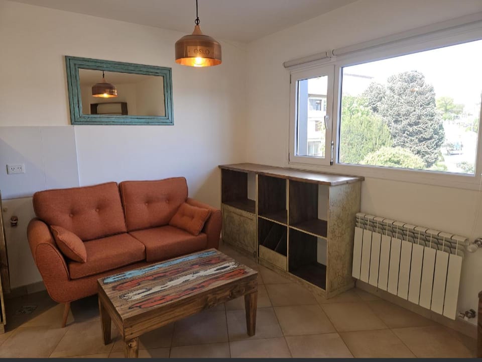 Seating area, internet