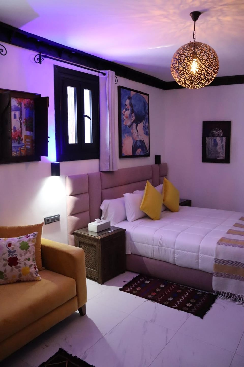 Bed, Seating area, Bedroom