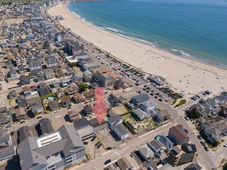 Fully Renovated Steps to Beach The Americana Apartment in Hampton Beach