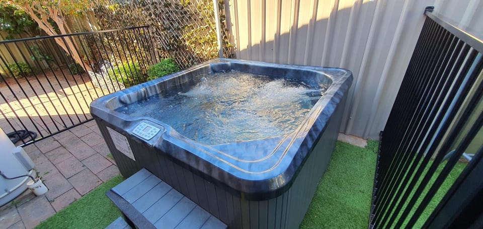 Flamingo Rentals - Modern 2-bed unit with SPA ideal for holiday and business travel House in Mildura