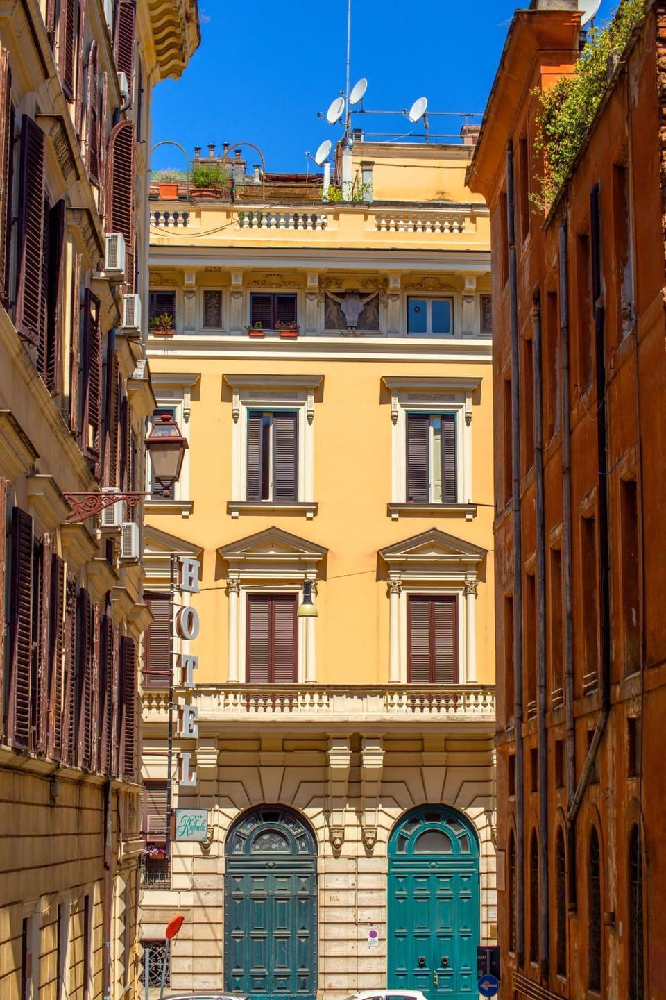 Facade/entrance