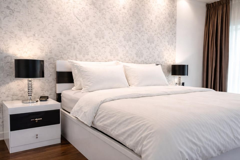 Bed, TV and multimedia, Photo of the whole room, Bedroom