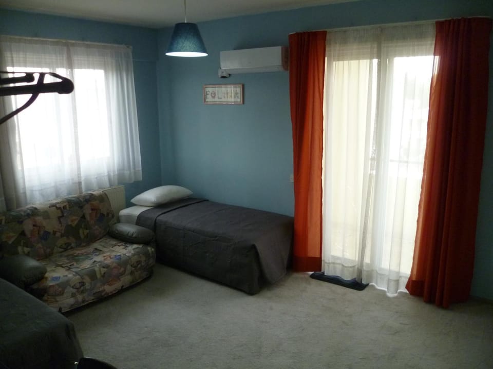 Bed, Living room, Bedroom