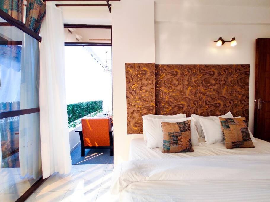 Bed, Photo of the whole room, Bedroom