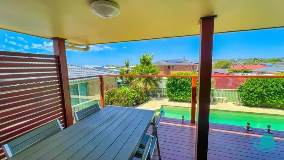 Ebbtide: Spacious 5BR Home at Caves Beach House in Swansea