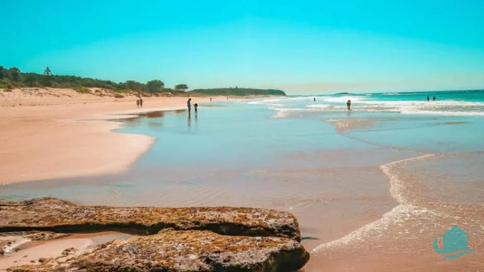 Ebbtide: Spacious 5BR Home at Caves Beach House in Swansea