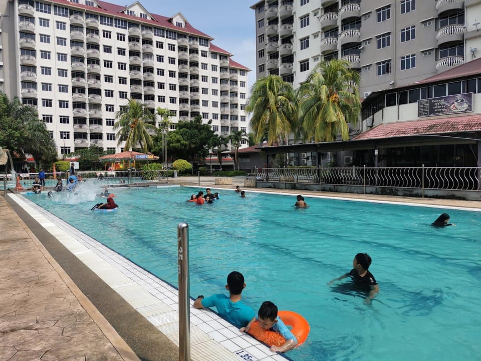Swimming pool, children, Family