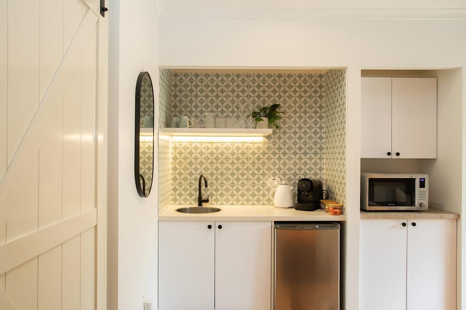 Alcorn Garden Studio - Dog friendly 2 mins walk to beach Apartment in New South Wales