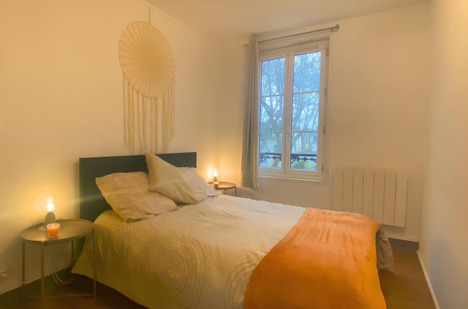 Nearby landmark, Photo of the whole room, Bedroom, Landmark view, hair dryier, heating, internet