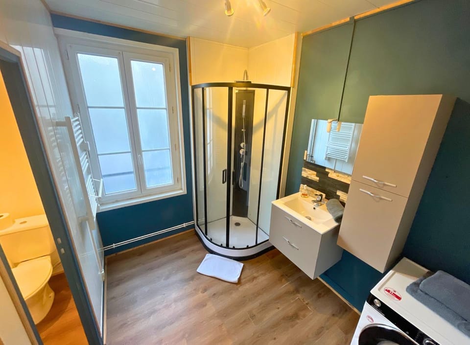 Shower, Bathroom, washing machine, dryer