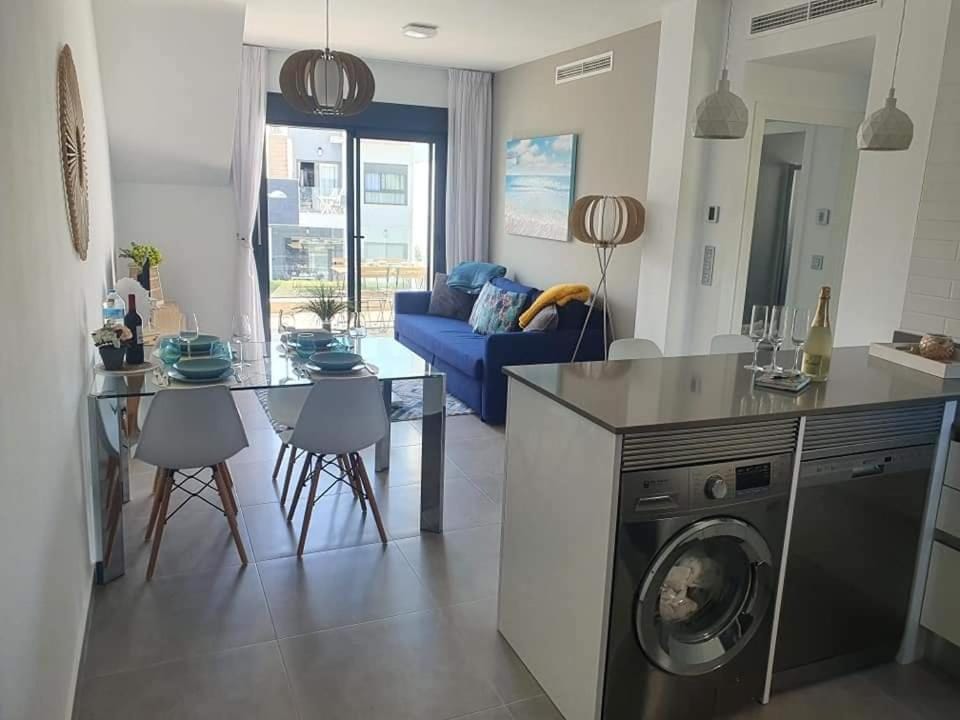 Kitchen or kitchenette, Living room, dishwasher, washing machine