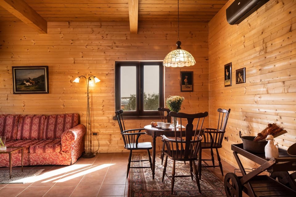 Seating area, Dining area