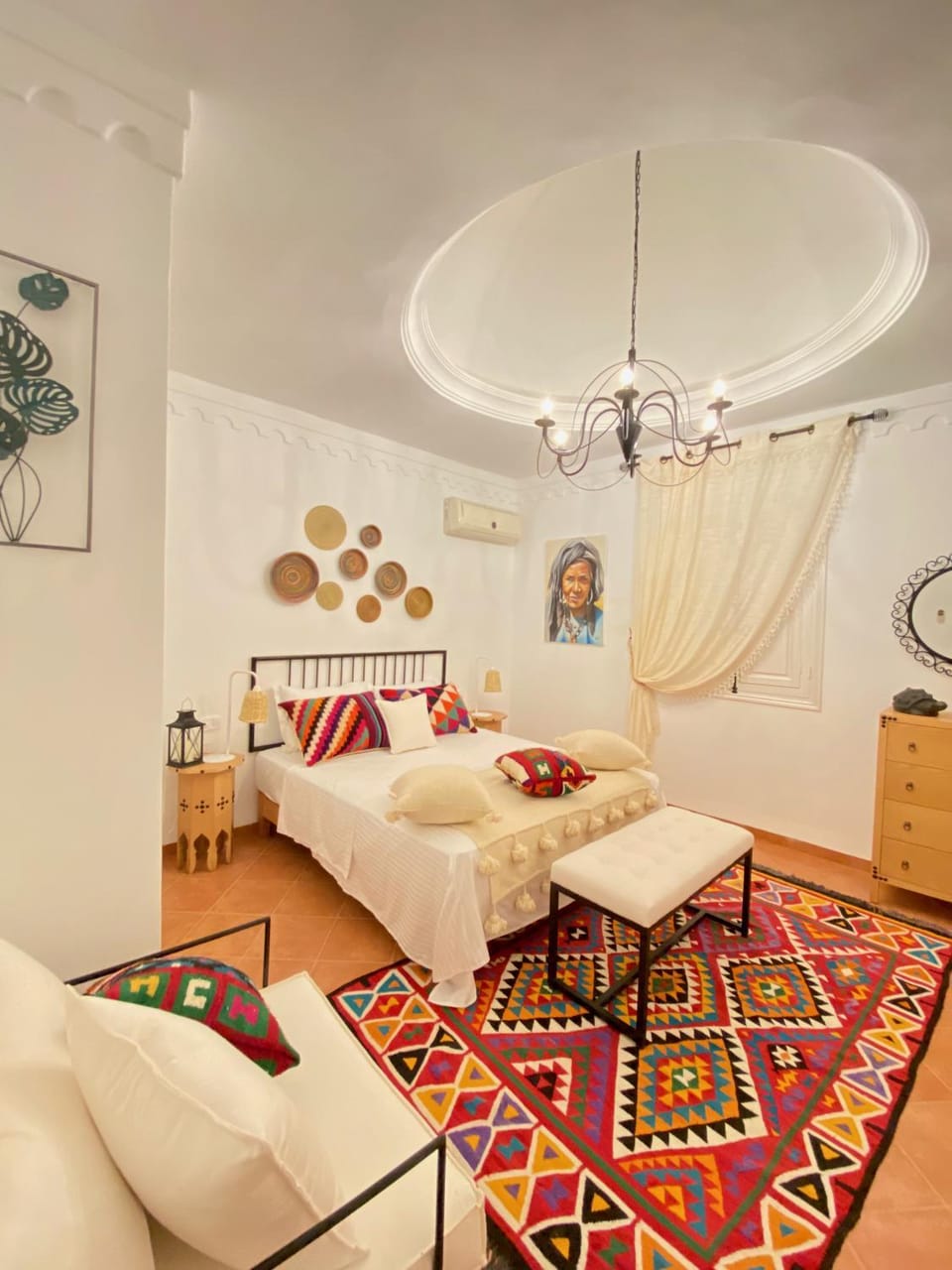Photo of the whole room, Bedroom