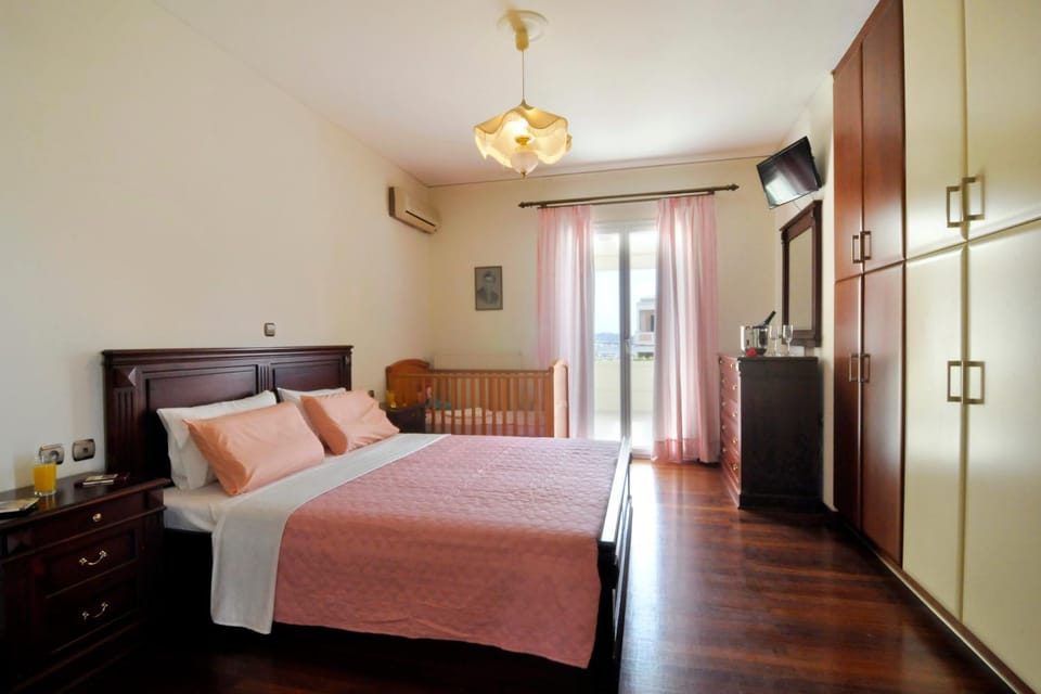 Bed, Photo of the whole room, Bedroom, wardrobe, air conditioner