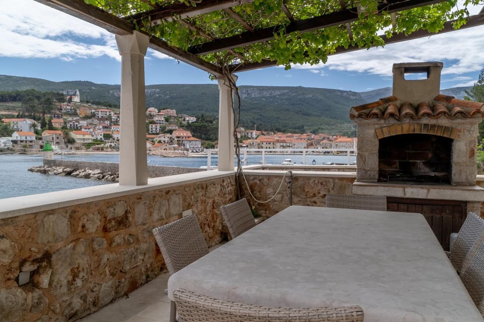 Seafront apartment Marina Apartment in Dubrovnik-Neretva County