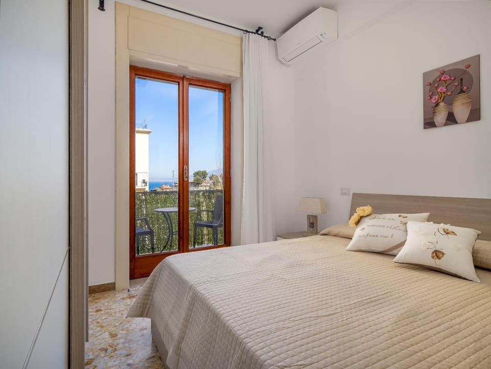 Bed, Photo of the whole room, Bedroom, Sea view
