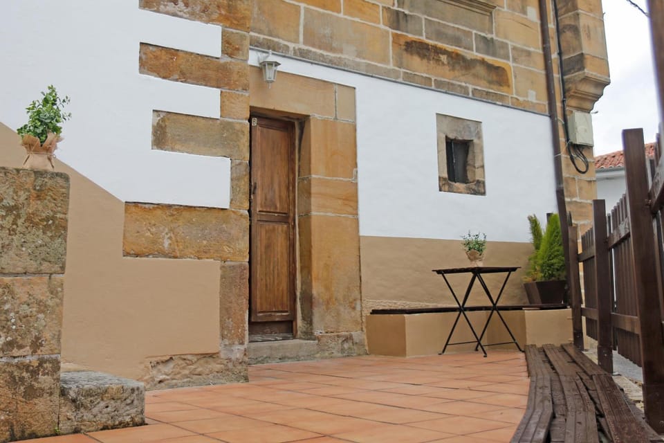 Patio, Facade/entrance