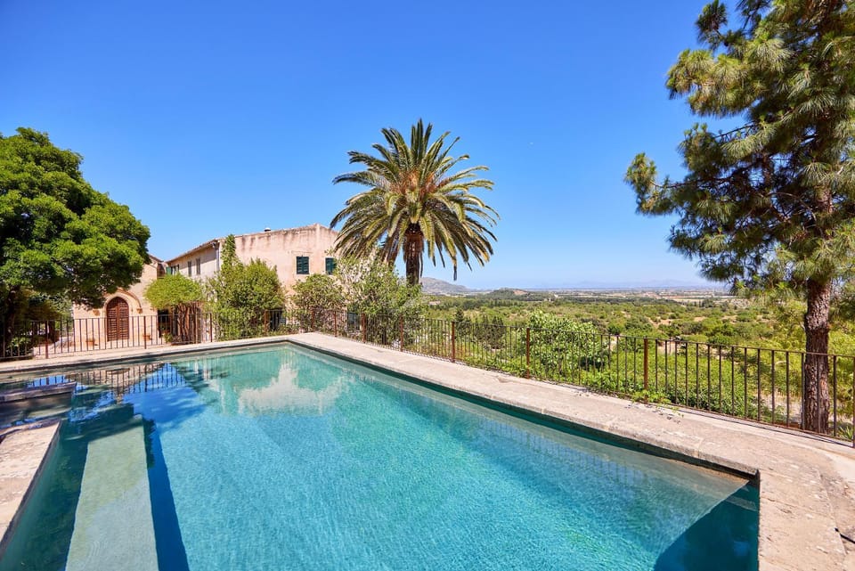Day, Natural landscape, Pool view, Swimming pool, sunbed