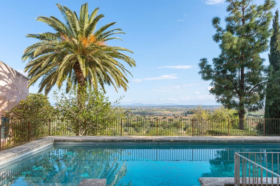Day, Natural landscape, Mountain view, Pool view, Swimming pool, sunbed