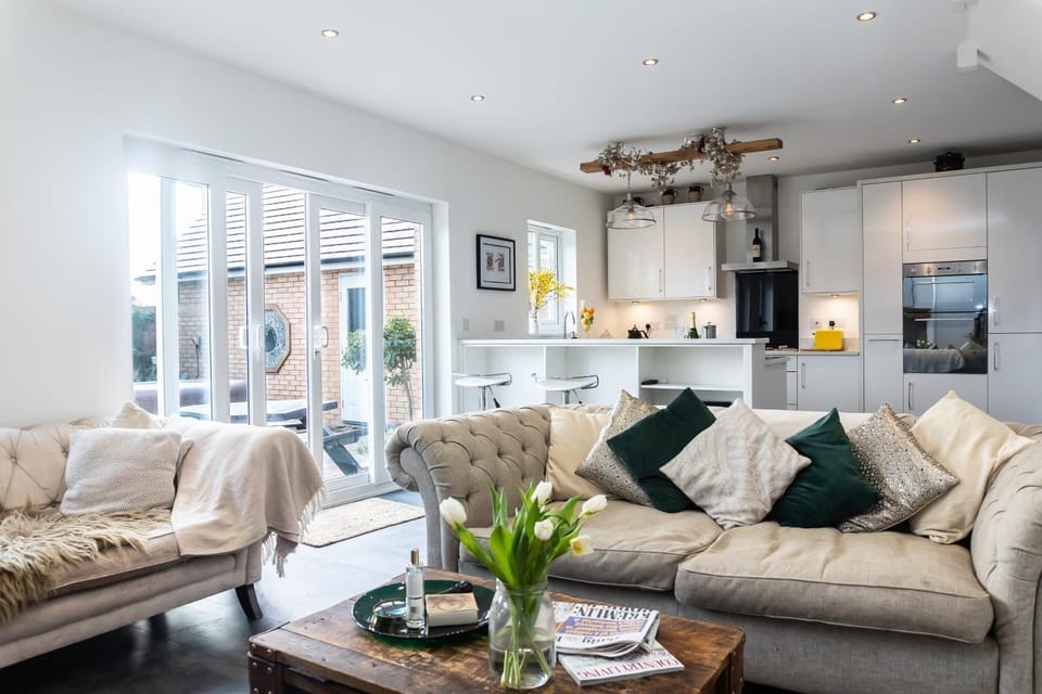 Kitchen or kitchenette, Living room, Seating area