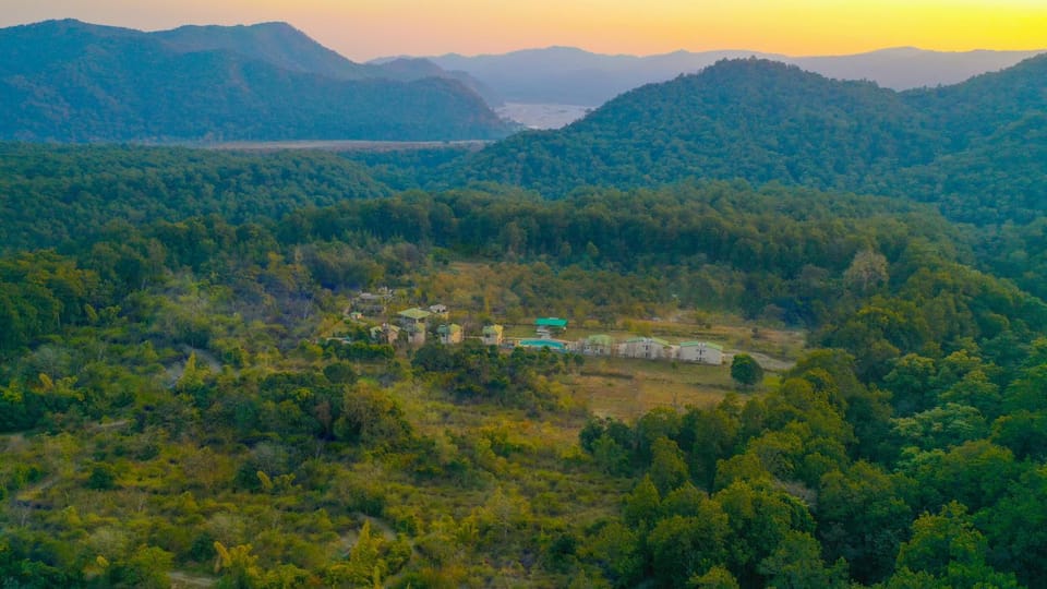 Property building, Natural landscape, Bird's eye view, Landmark view, Mountain view, Sunrise, Sunset