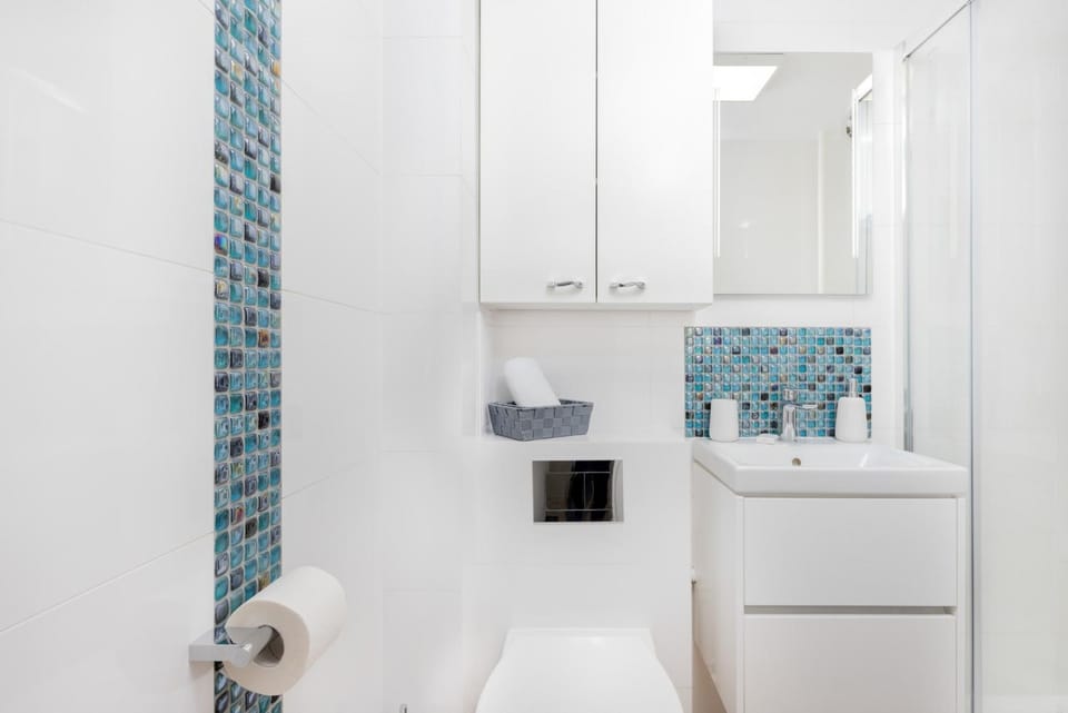 Toilet, Bathroom, towels