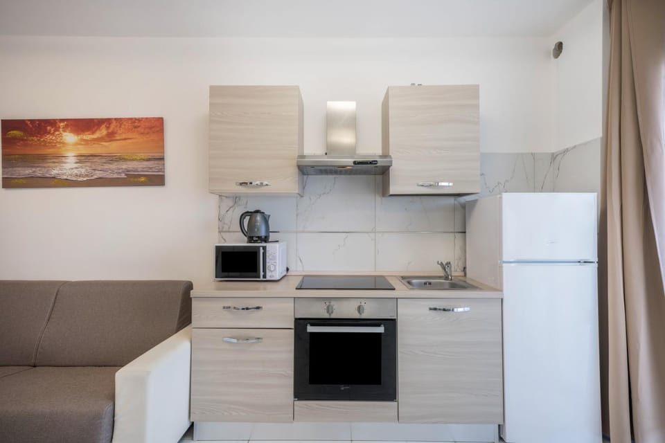 Kitchen or kitchenette, Living room