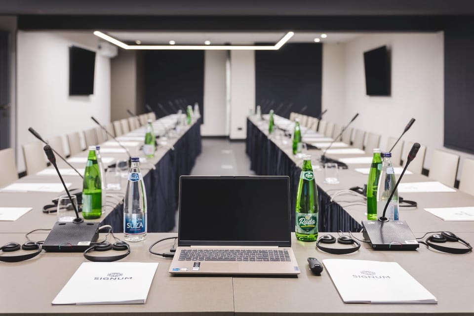 Meeting/conference room