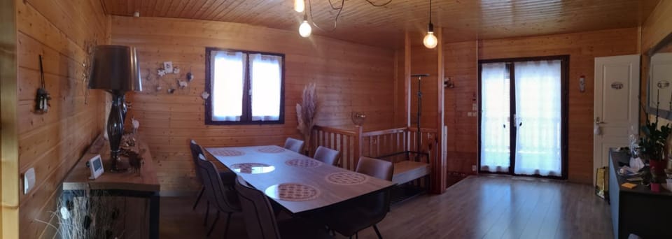 Jolichalet66210-88m2-3ch-garage-jardin-double véranda-wifi-impasse au calme Chalet in Bolquère