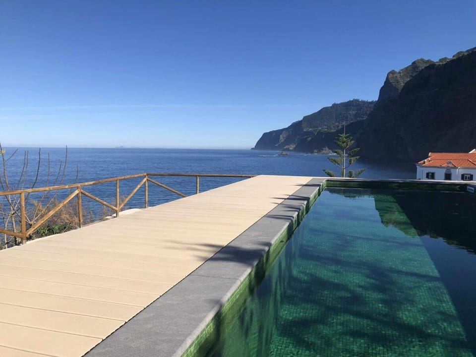 Casa Del Mar- Wonderfull Sea Views & Swimming Pool Villa in Madeira District