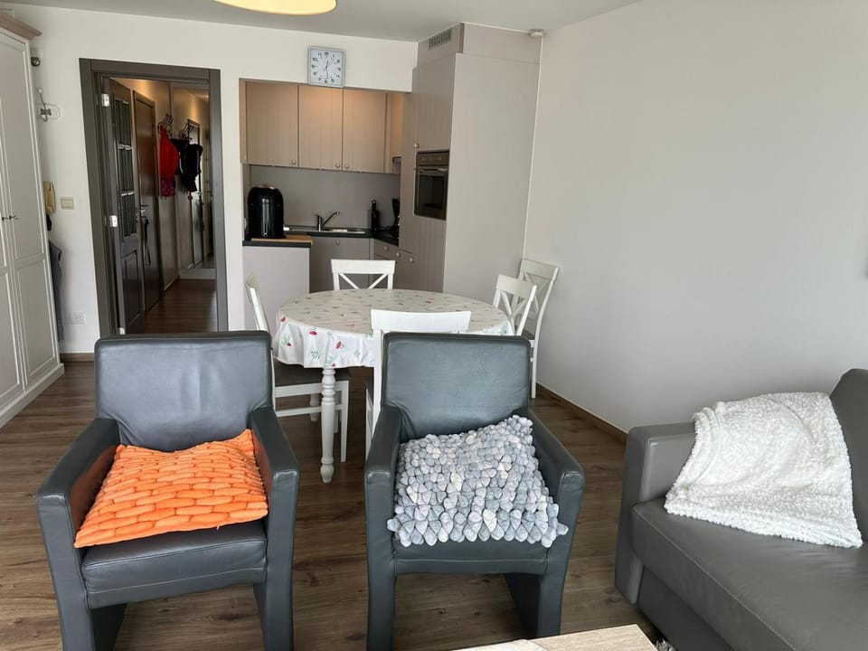 Sunshine, Zeedijk 335 , Studio, nieuw Westende Bad Apartment in Middelkerke