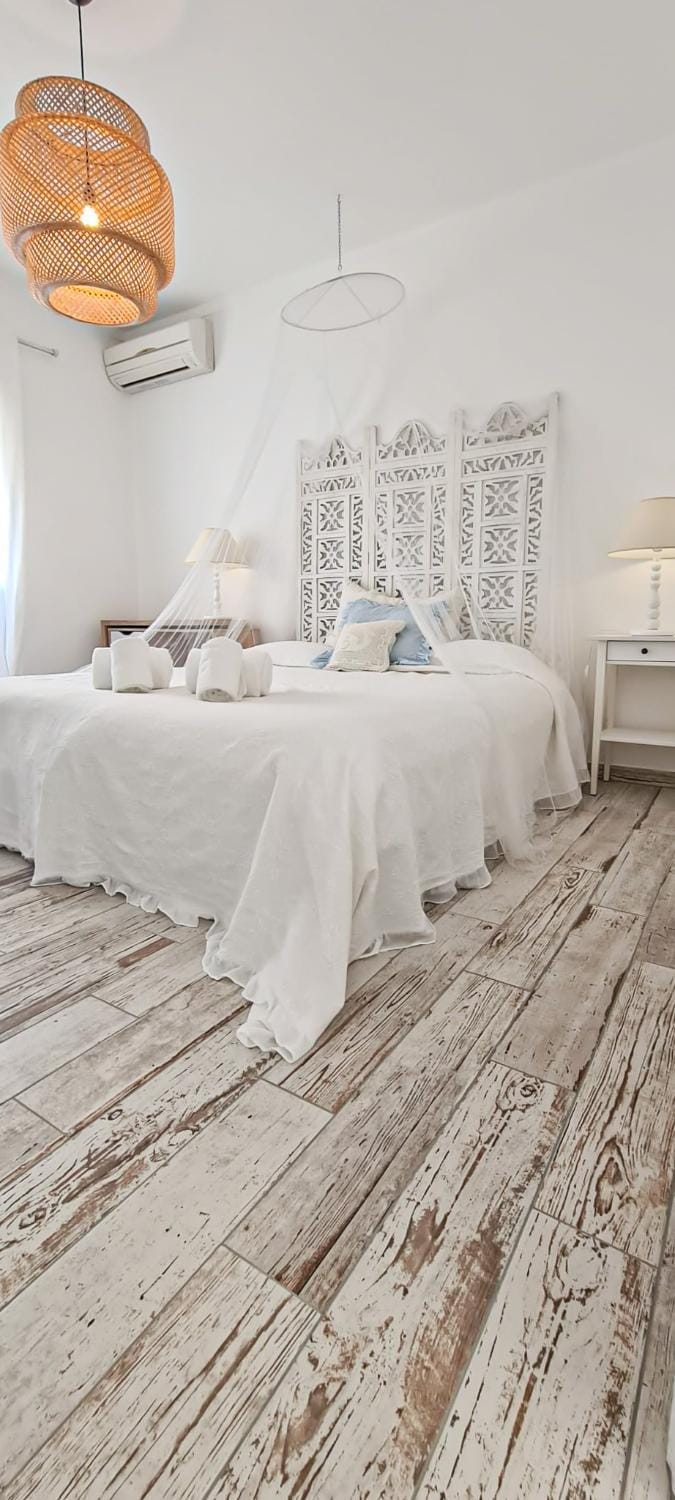 Bed, Photo of the whole room, Bedroom, towels, air conditioner