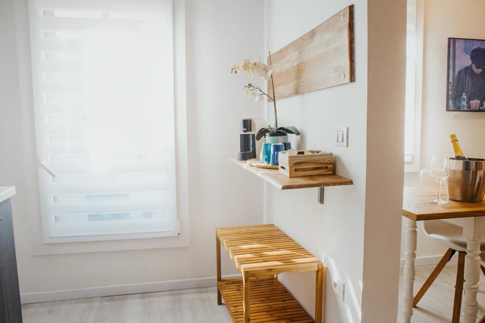 Coffee/tea facilities, Kitchen or kitchenette, Dining area