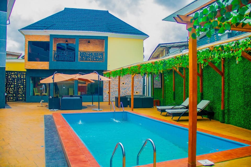 Swimming pool, Swimming pool