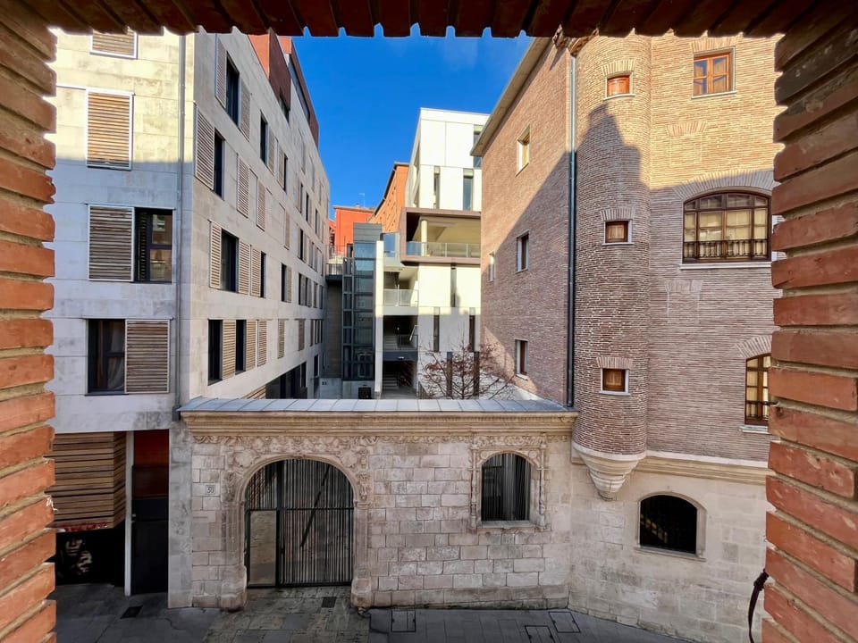 Nearby landmark, Neighbourhood, City view, Street view
